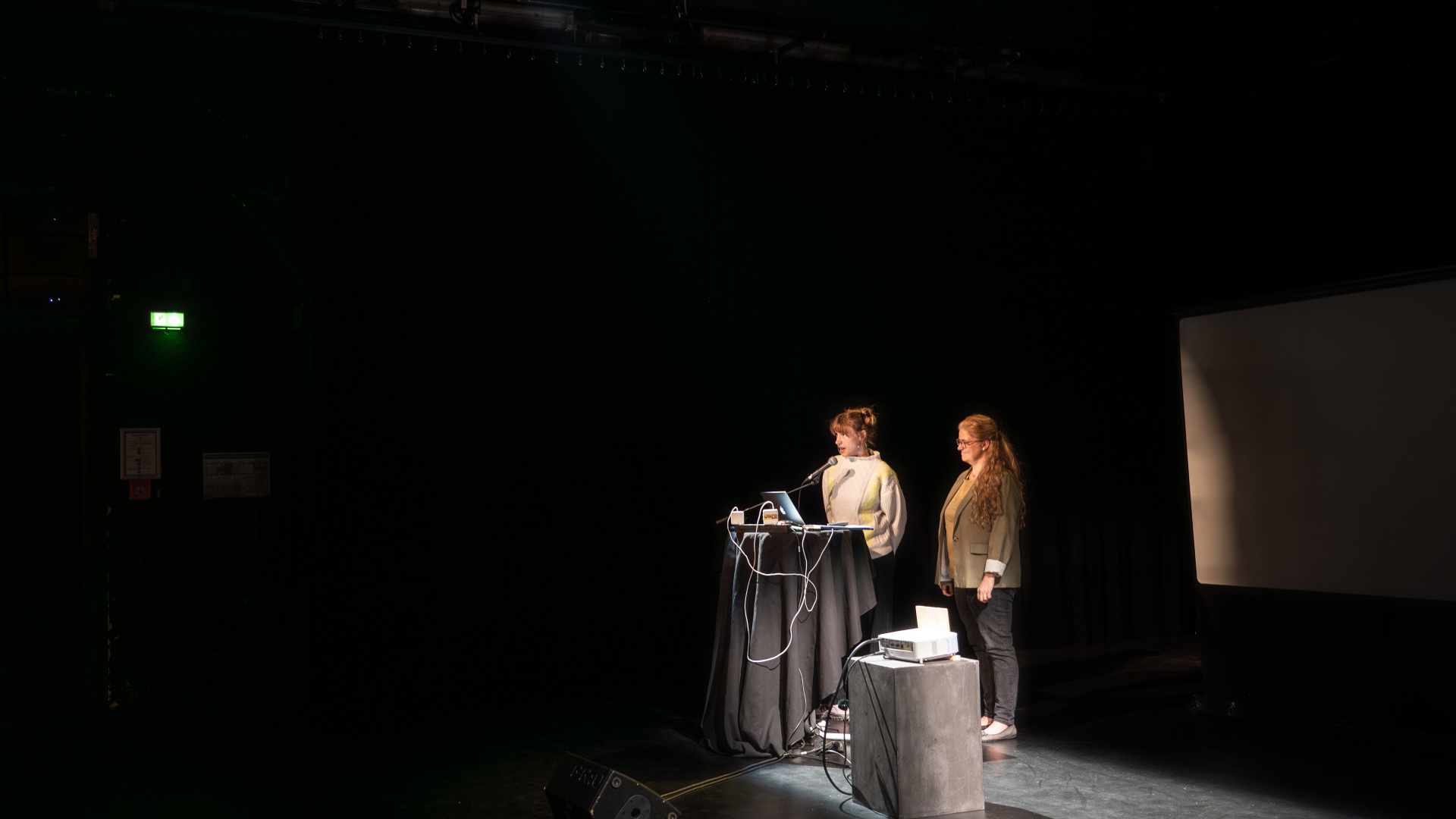 Begrüßung auf der Bühne